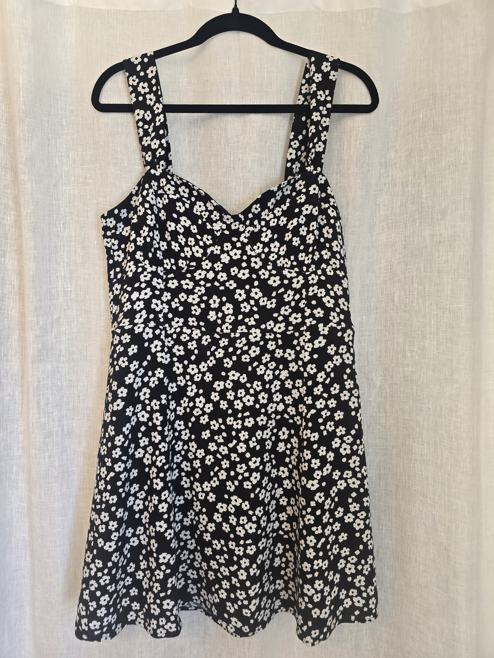 Gap brand Black & White Floral Sundress - Sleeveless Sweetheart Neck